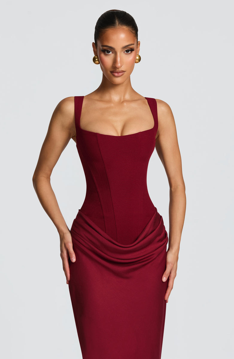 VESTIDO MAXI CON FORMA DE RELOJ DE ARENA