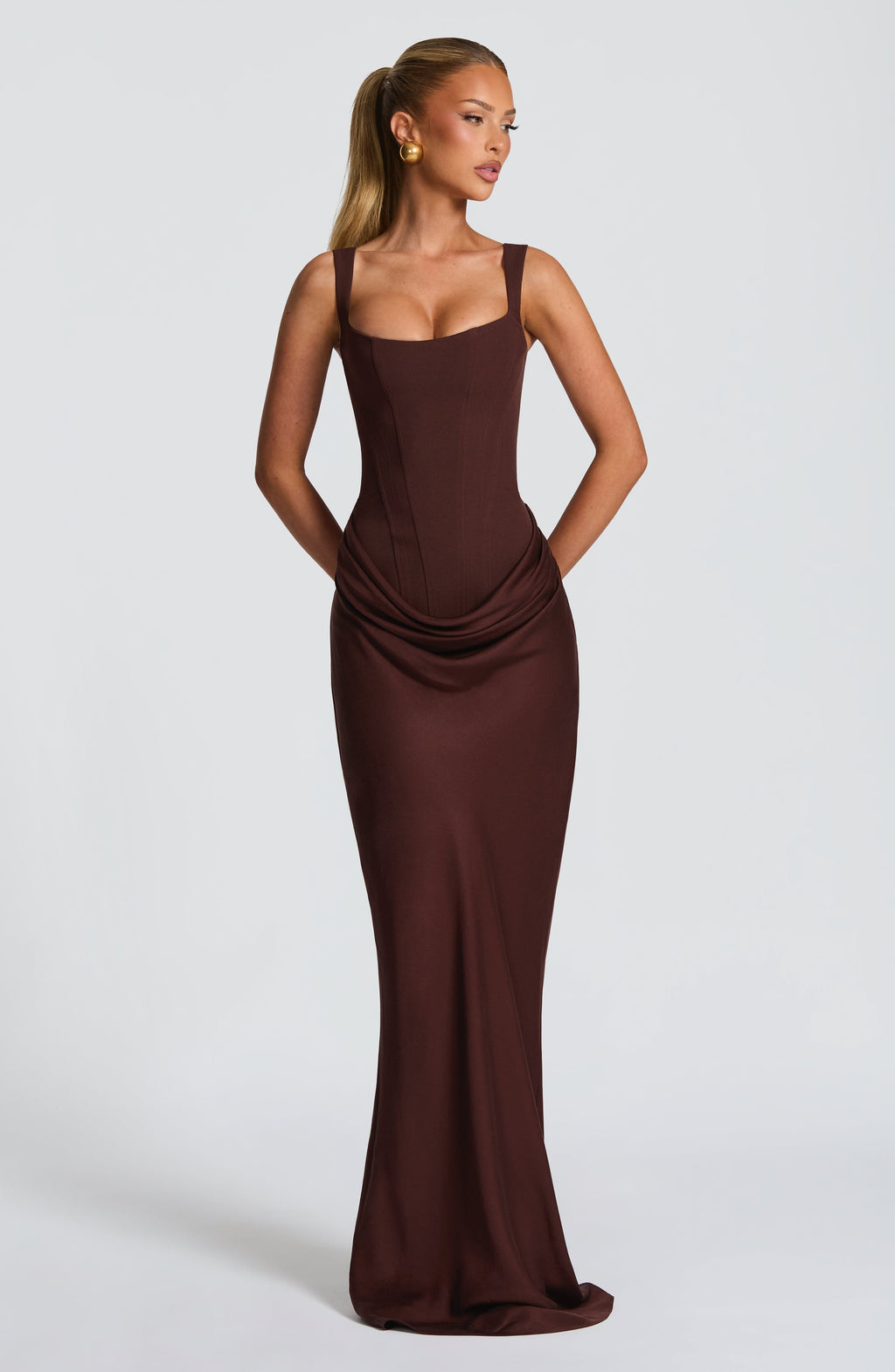 VESTIDO MAXI CON FORMA DE RELOJ DE ARENA