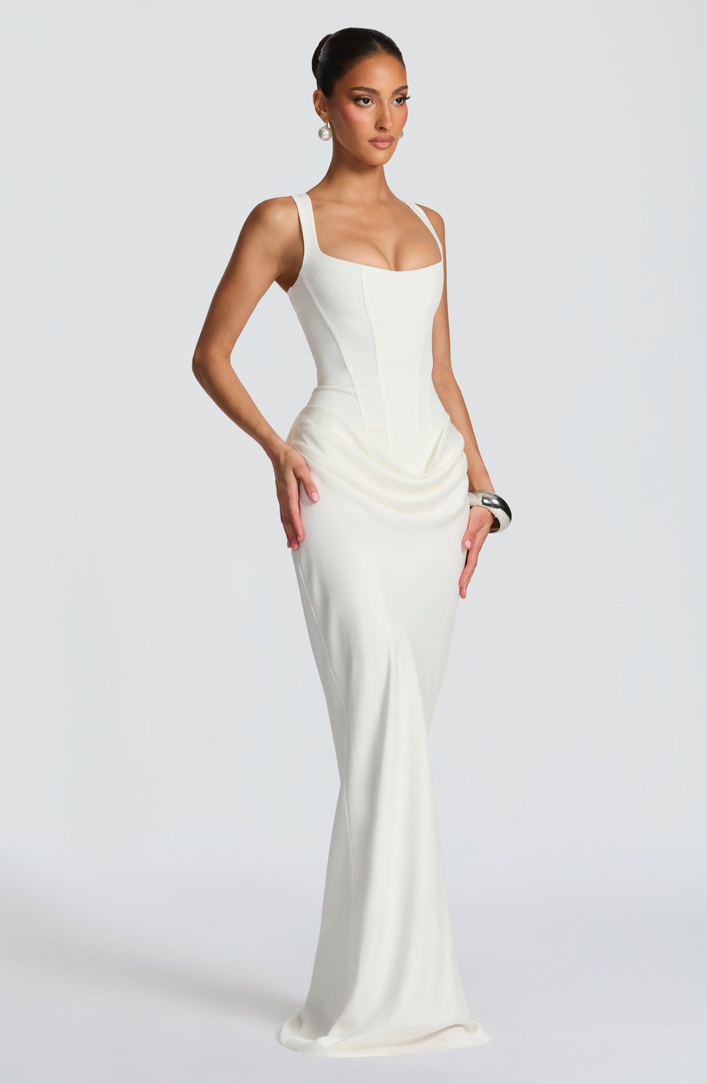 VESTIDO MAXI CON FORMA DE RELOJ DE ARENA