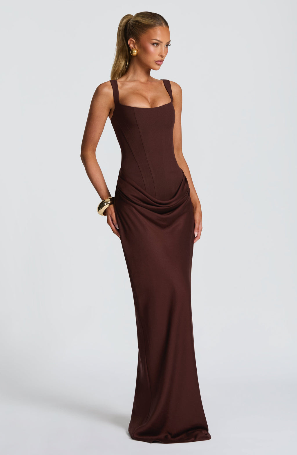 VESTIDO MAXI CON FORMA DE RELOJ DE ARENA
