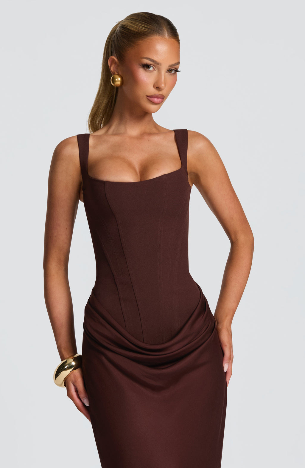 VESTIDO MAXI CON FORMA DE RELOJ DE ARENA