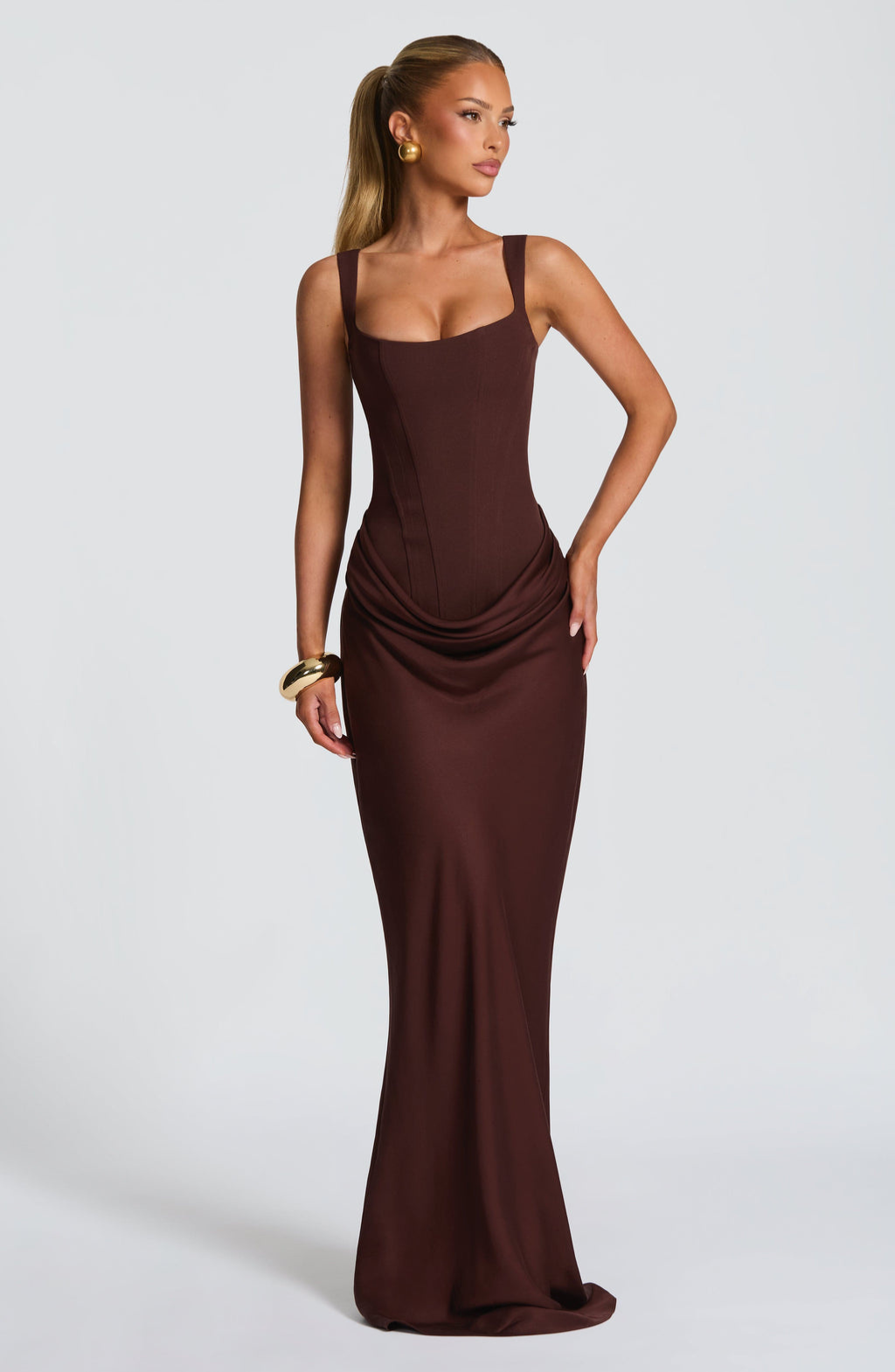 VESTIDO MAXI CON FORMA DE RELOJ DE ARENA